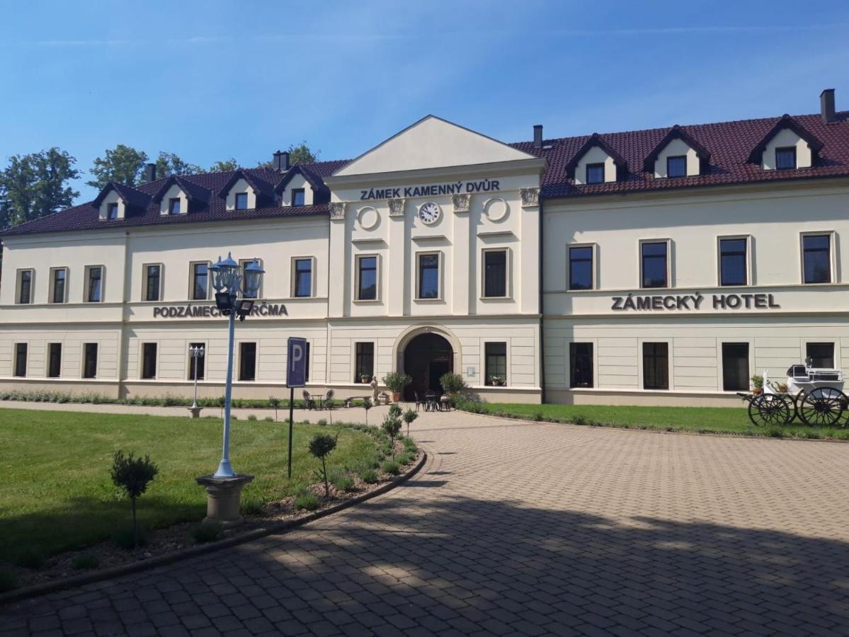 Hotel Zamek Kamenny Dvur à Kynsperk nad Ohri Extérieur photo