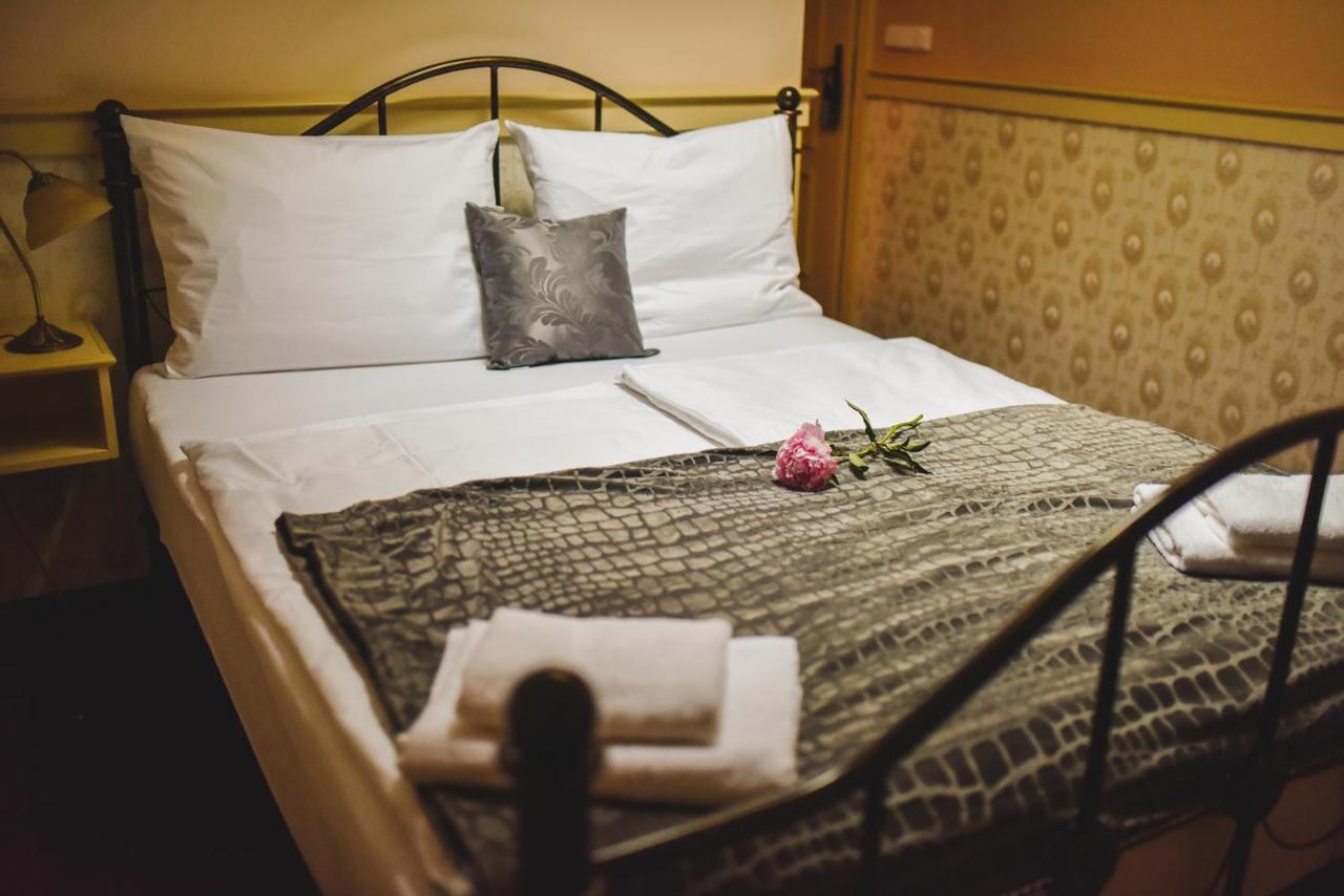 Hotel Zamek Kamenny Dvur à Kynsperk nad Ohri Extérieur photo