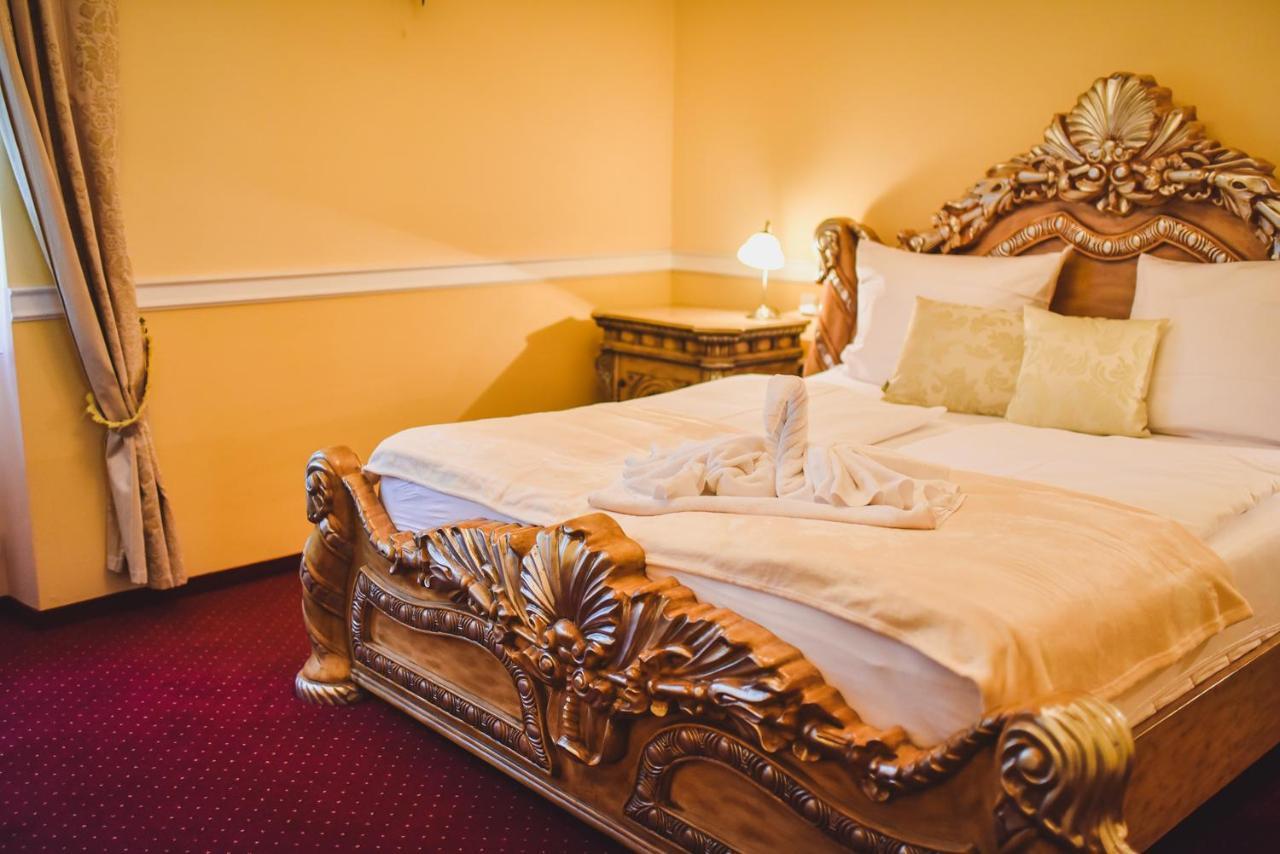 Hotel Zamek Kamenny Dvur à Kynsperk nad Ohri Extérieur photo