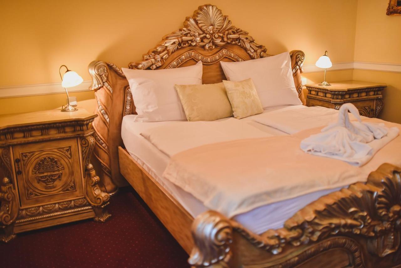 Hotel Zamek Kamenny Dvur à Kynsperk nad Ohri Extérieur photo