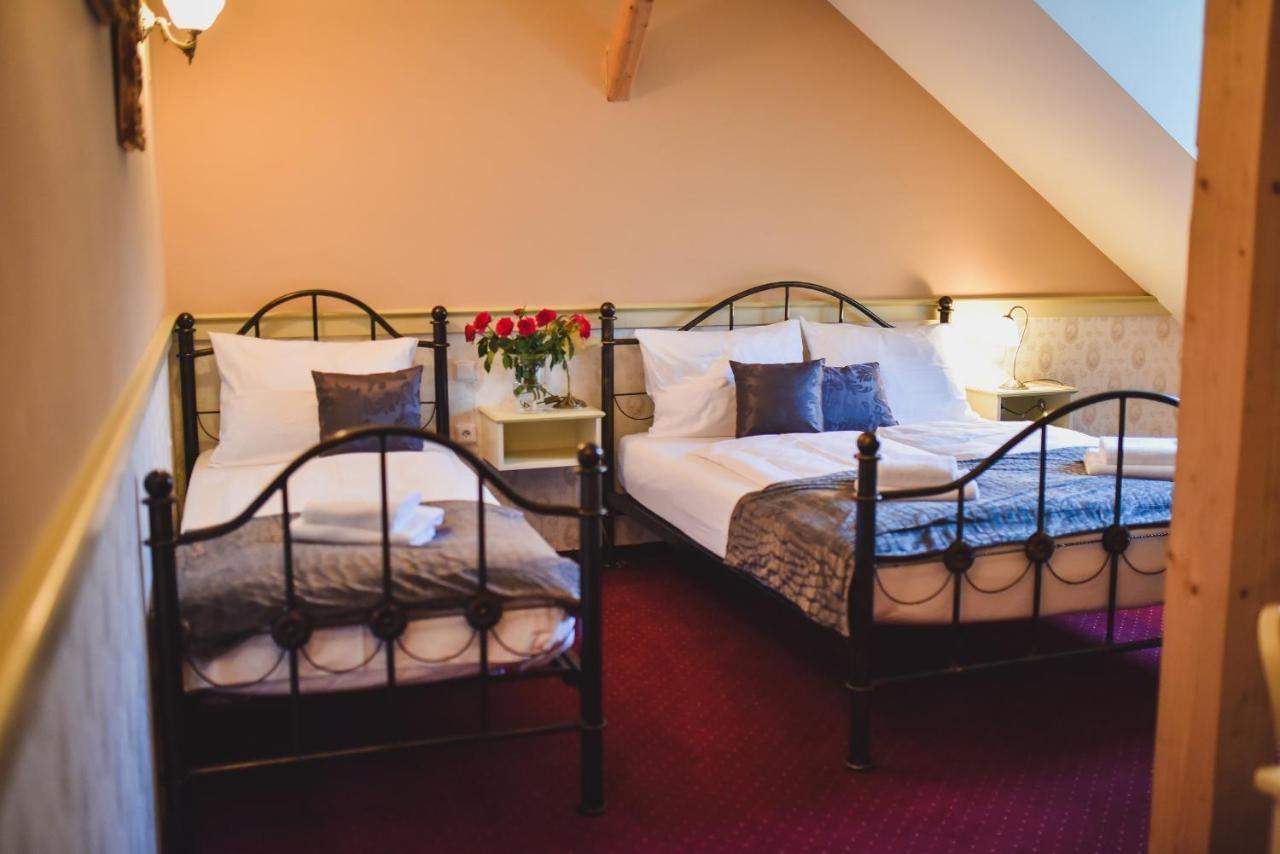 Hotel Zamek Kamenny Dvur à Kynsperk nad Ohri Extérieur photo