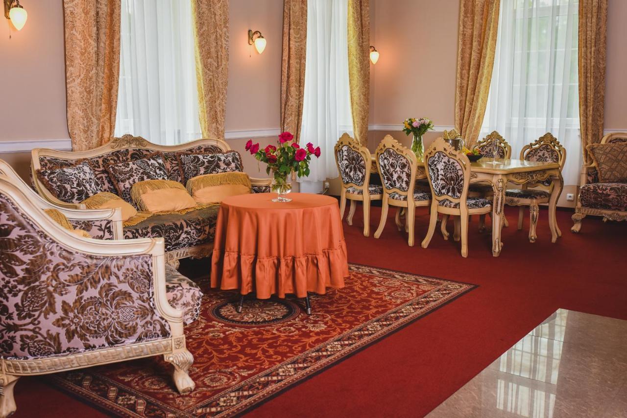 Hotel Zamek Kamenny Dvur à Kynsperk nad Ohri Extérieur photo