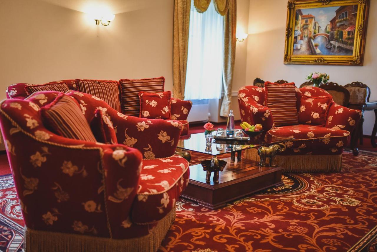 Hotel Zamek Kamenny Dvur à Kynsperk nad Ohri Extérieur photo
