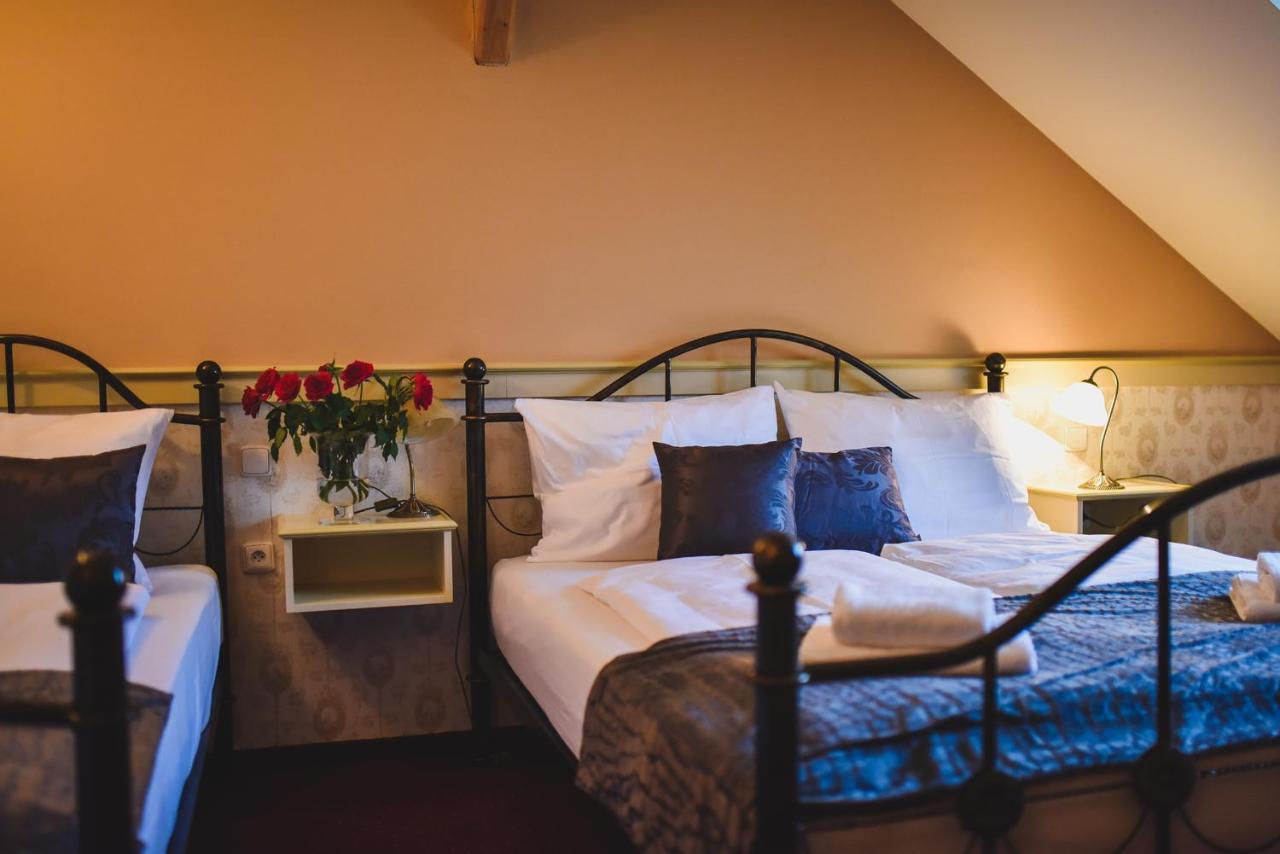Hotel Zamek Kamenny Dvur à Kynsperk nad Ohri Extérieur photo