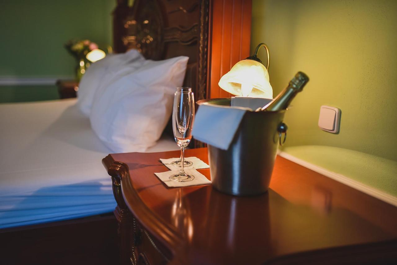 Hotel Zamek Kamenny Dvur à Kynsperk nad Ohri Extérieur photo