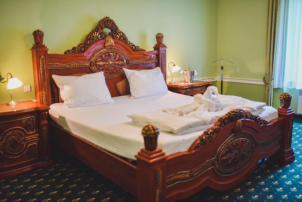 Hotel Zamek Kamenny Dvur à Kynsperk nad Ohri Extérieur photo
