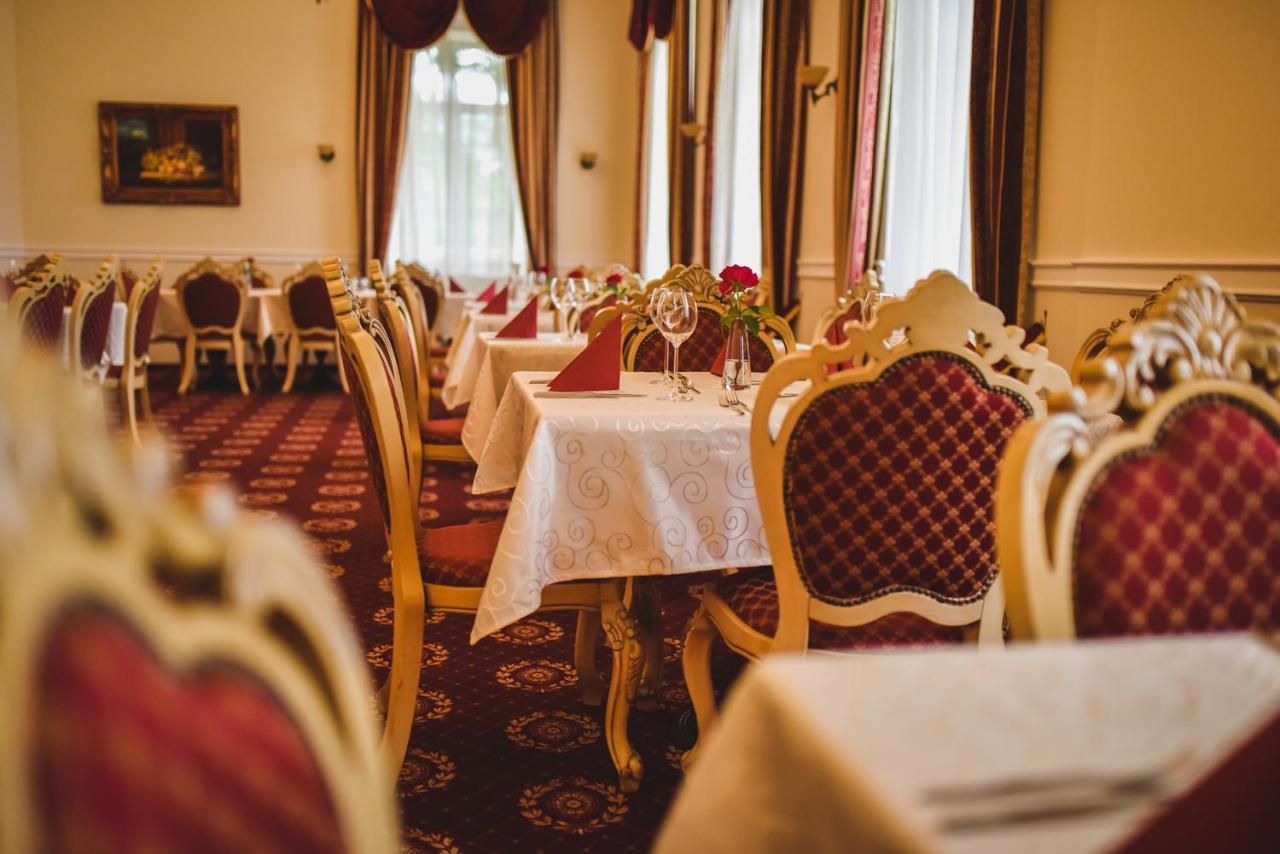 Hotel Zamek Kamenny Dvur à Kynsperk nad Ohri Extérieur photo