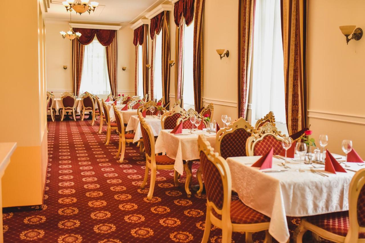 Hotel Zamek Kamenny Dvur à Kynsperk nad Ohri Extérieur photo