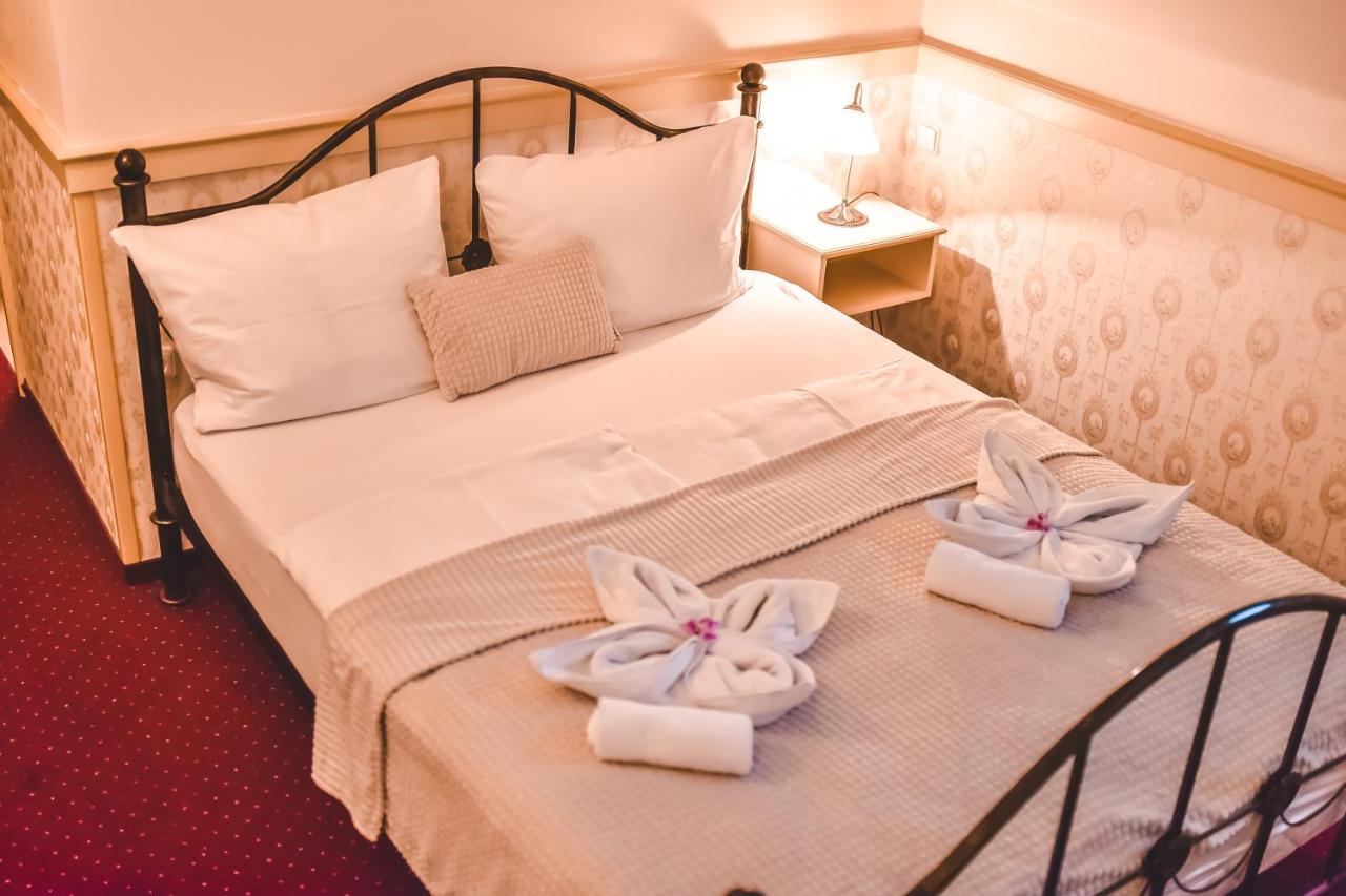 Hotel Zamek Kamenny Dvur à Kynsperk nad Ohri Extérieur photo
