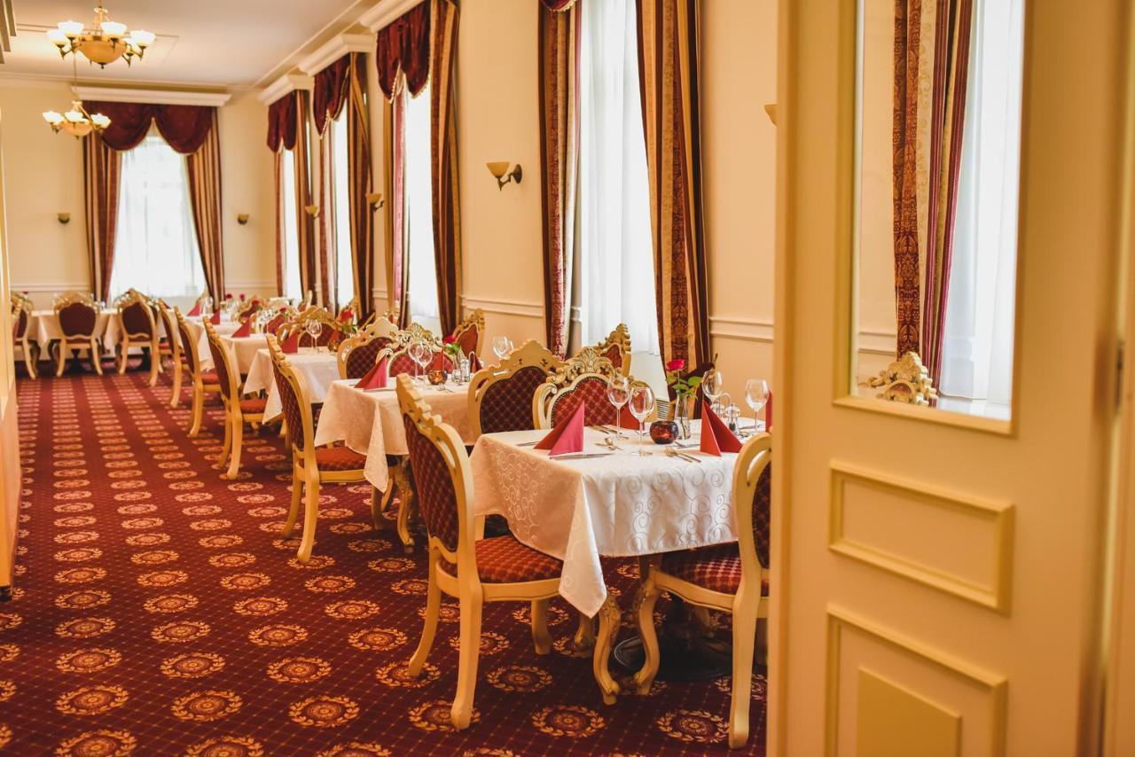 Hotel Zamek Kamenny Dvur à Kynsperk nad Ohri Extérieur photo