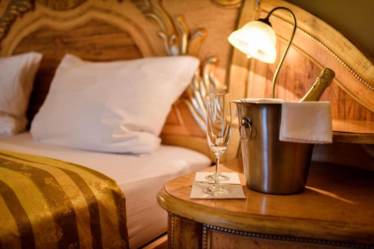 Hotel Zamek Kamenny Dvur à Kynsperk nad Ohri Extérieur photo